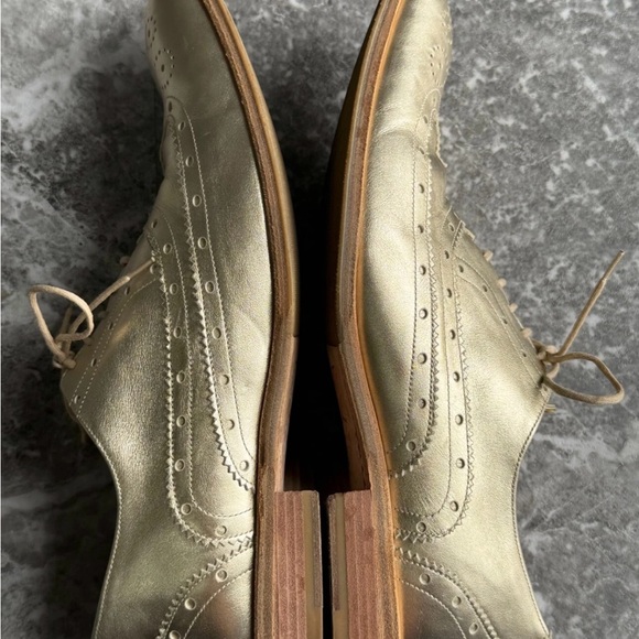 Men's Gold Brogue Dress Shoes - Picture 4 of 7